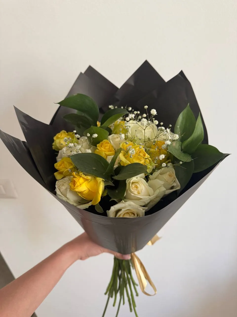 Golden Eclipse Rose Bouquet